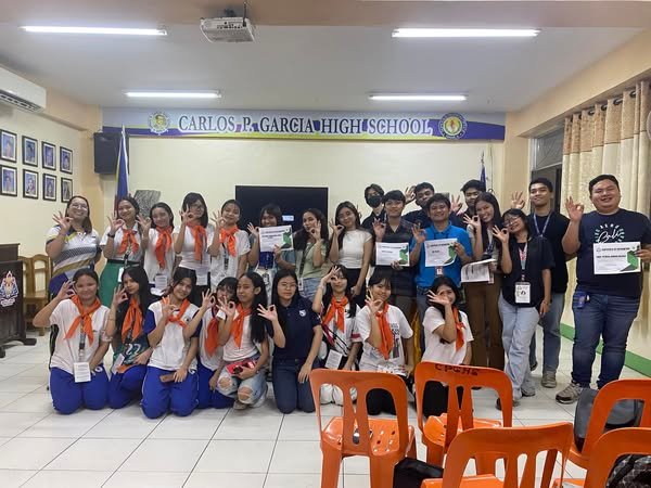 DZ1PUP conducted an orientation with the Girl Scou...